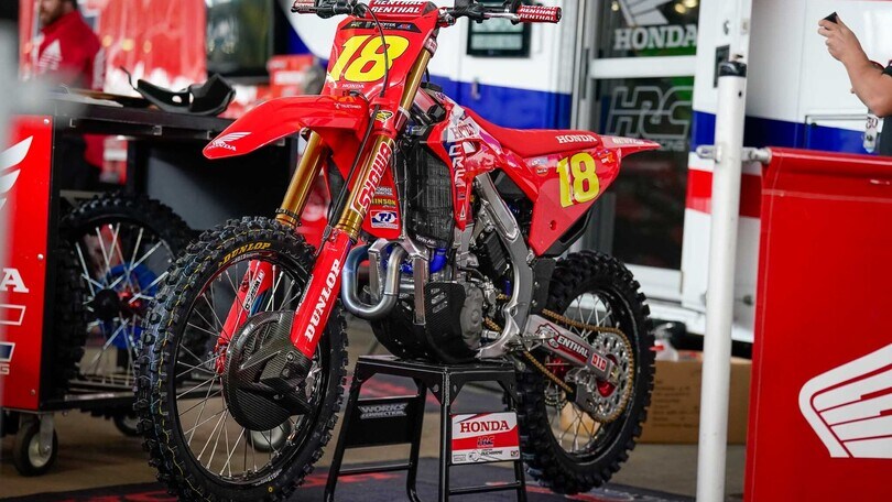 Supercross: infortunio per Jett Lawrence?