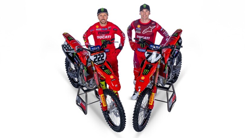 Ducati Cross: le foto della Rossa di Tony Cairoli e Alessandro Lupino