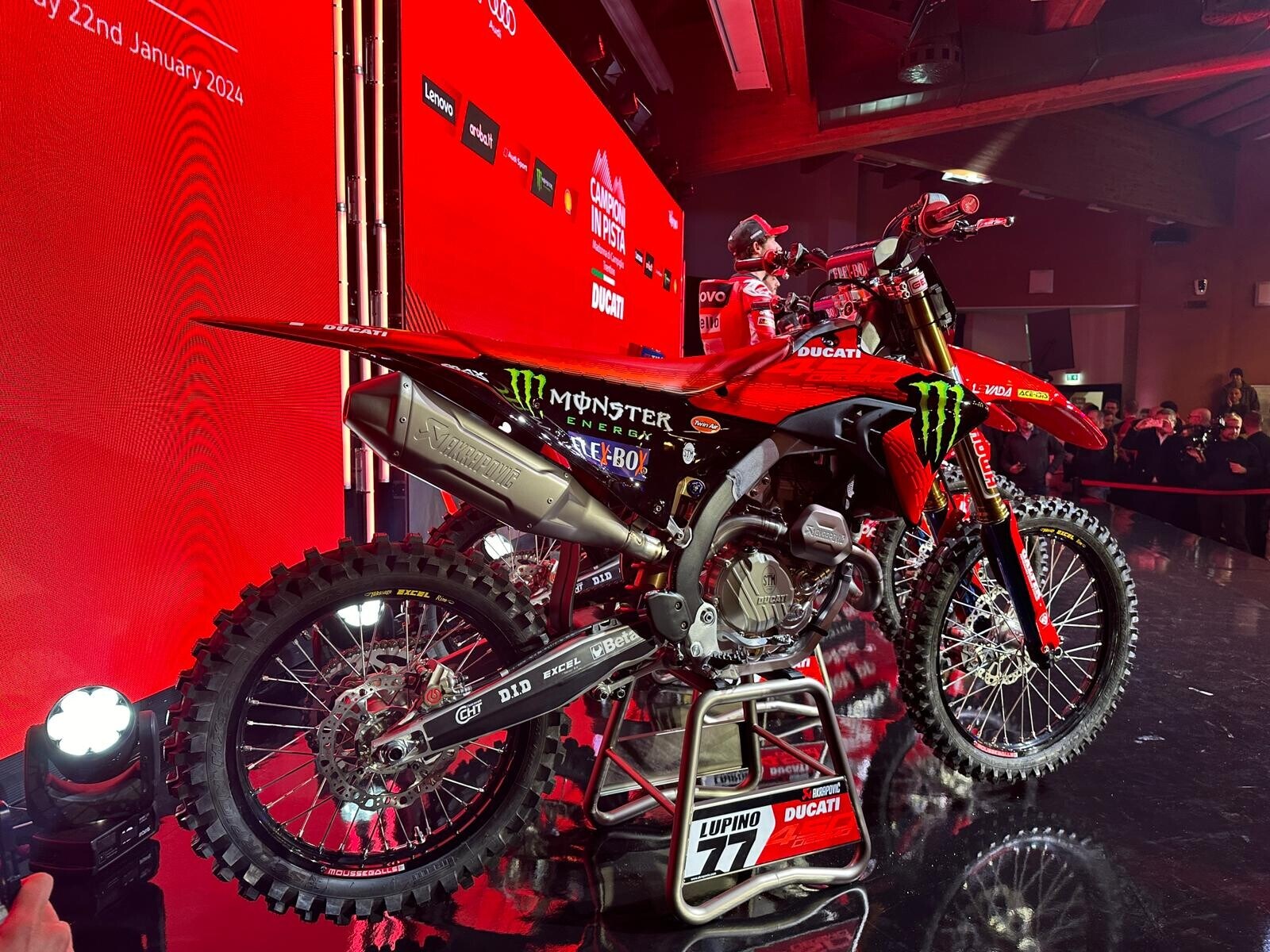 Ducati Cross: le foto della Rossa di Tony Cairoli e Alessandro Lupino