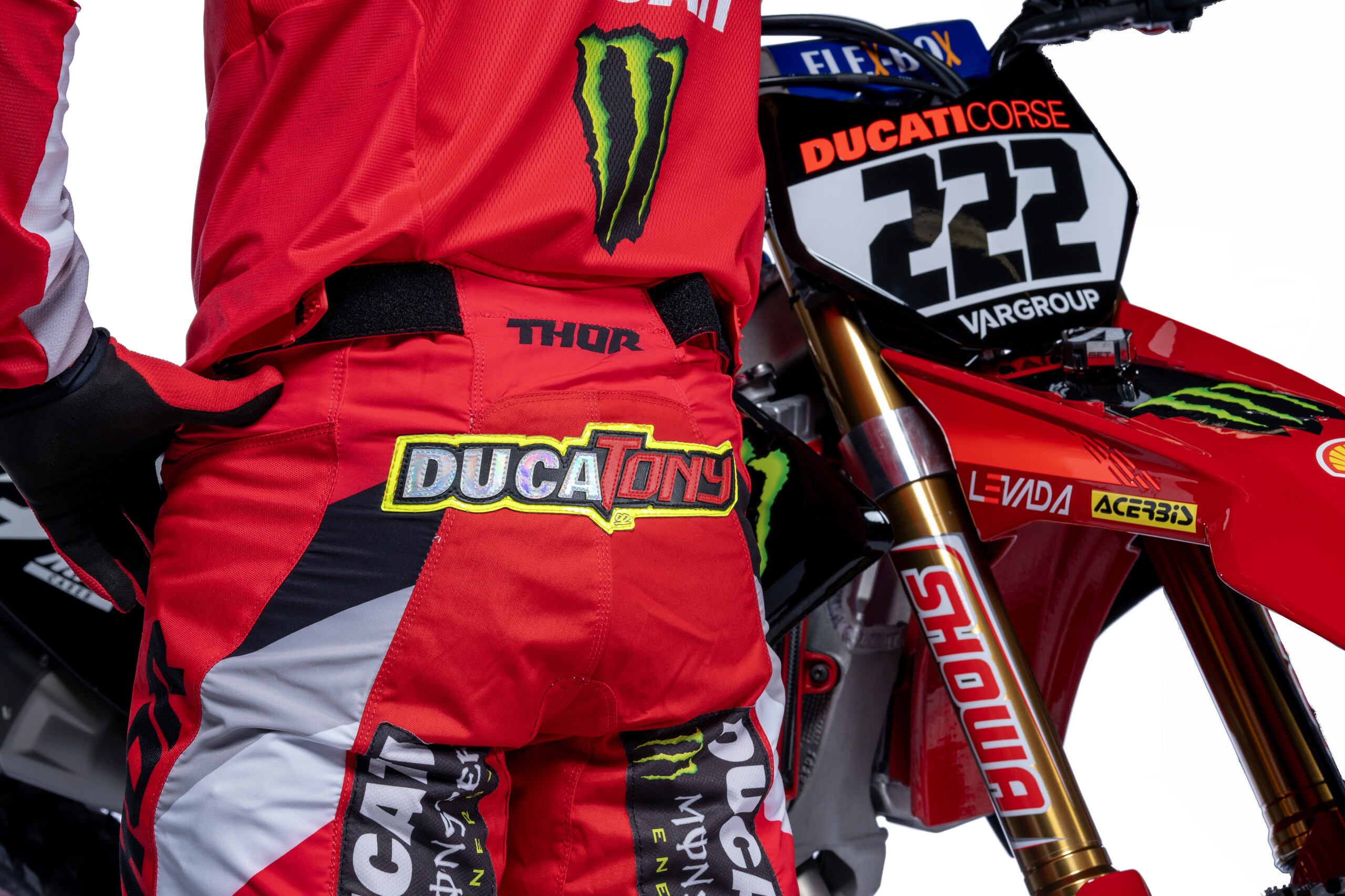 Ducati Cross: le foto della Rossa di Tony Cairoli e Alessandro Lupino