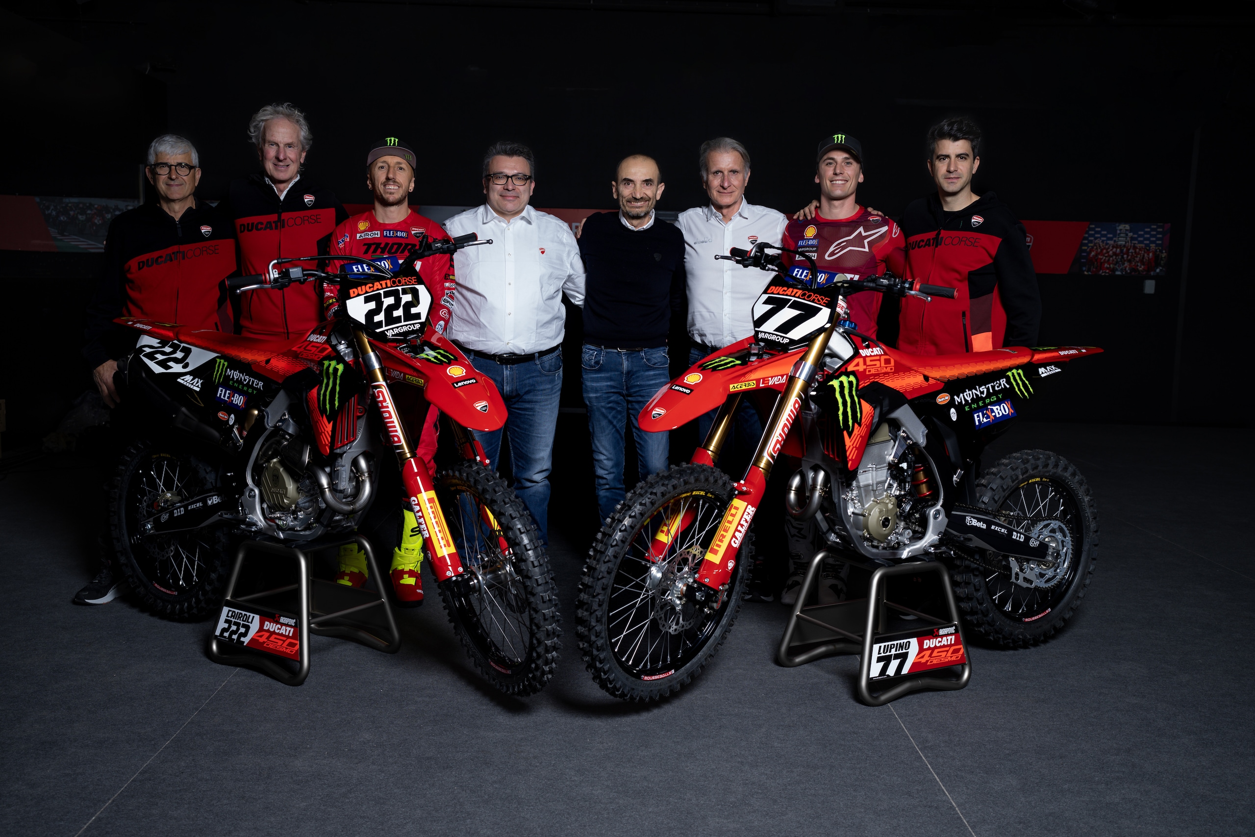 Ducati Cross: le foto della Rossa di Tony Cairoli e Alessandro Lupino
