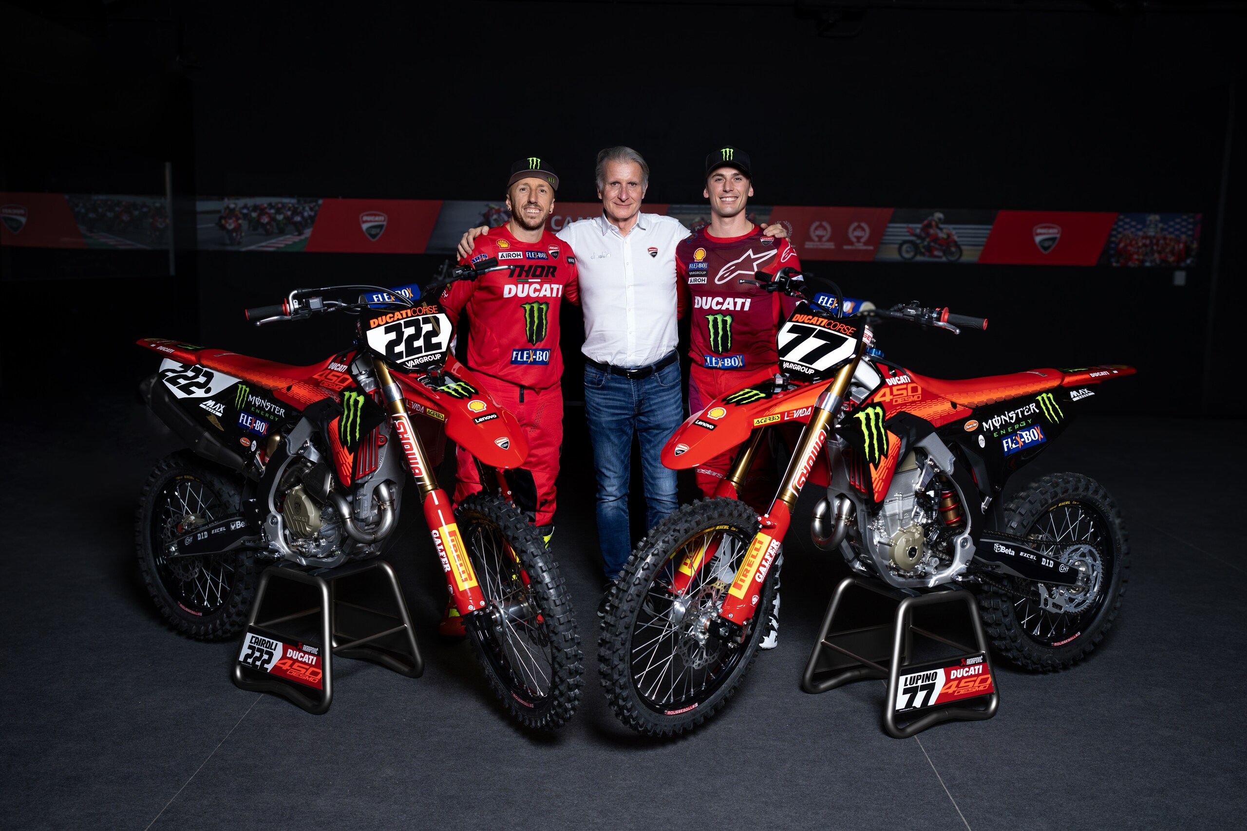 Ducati Cross: le foto della Rossa di Tony Cairoli e Alessandro Lupino