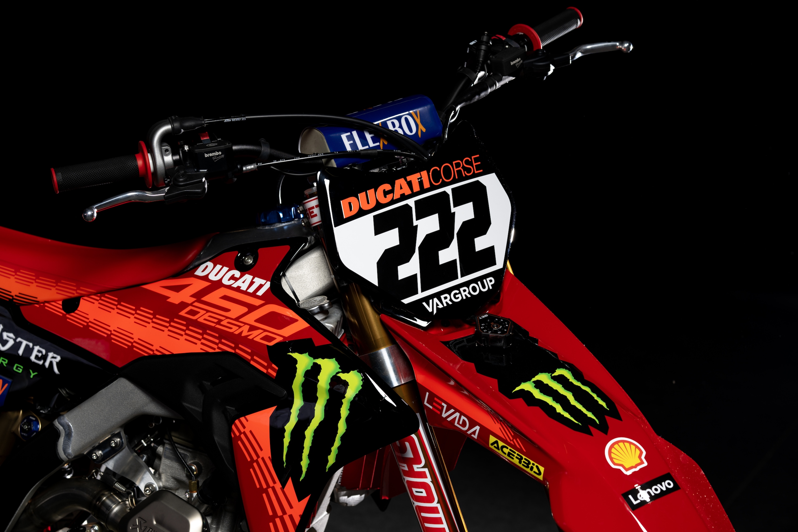 Ducati Cross: le foto della Rossa di Tony Cairoli e Alessandro Lupino
