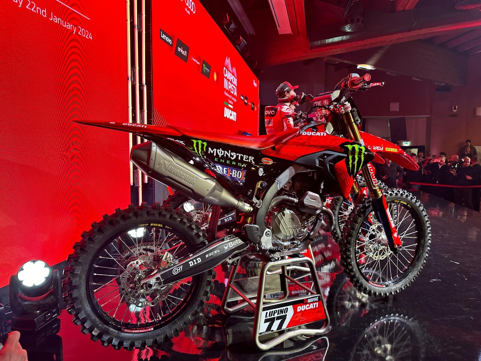 Ducati Cross: le foto della Rossa di Tony Cairoli e Alessandro Lupino