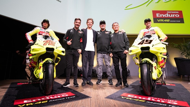MotoGP, Valentino Rossi toglie i veli al Team VR46: le foto più belle