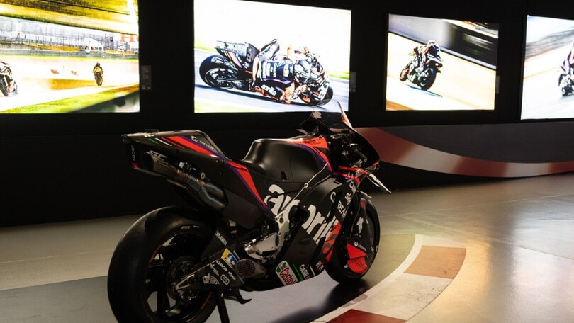 Aprilia in MotoGP: Passione ed eccellenza in una mostra al Museo Piaggio