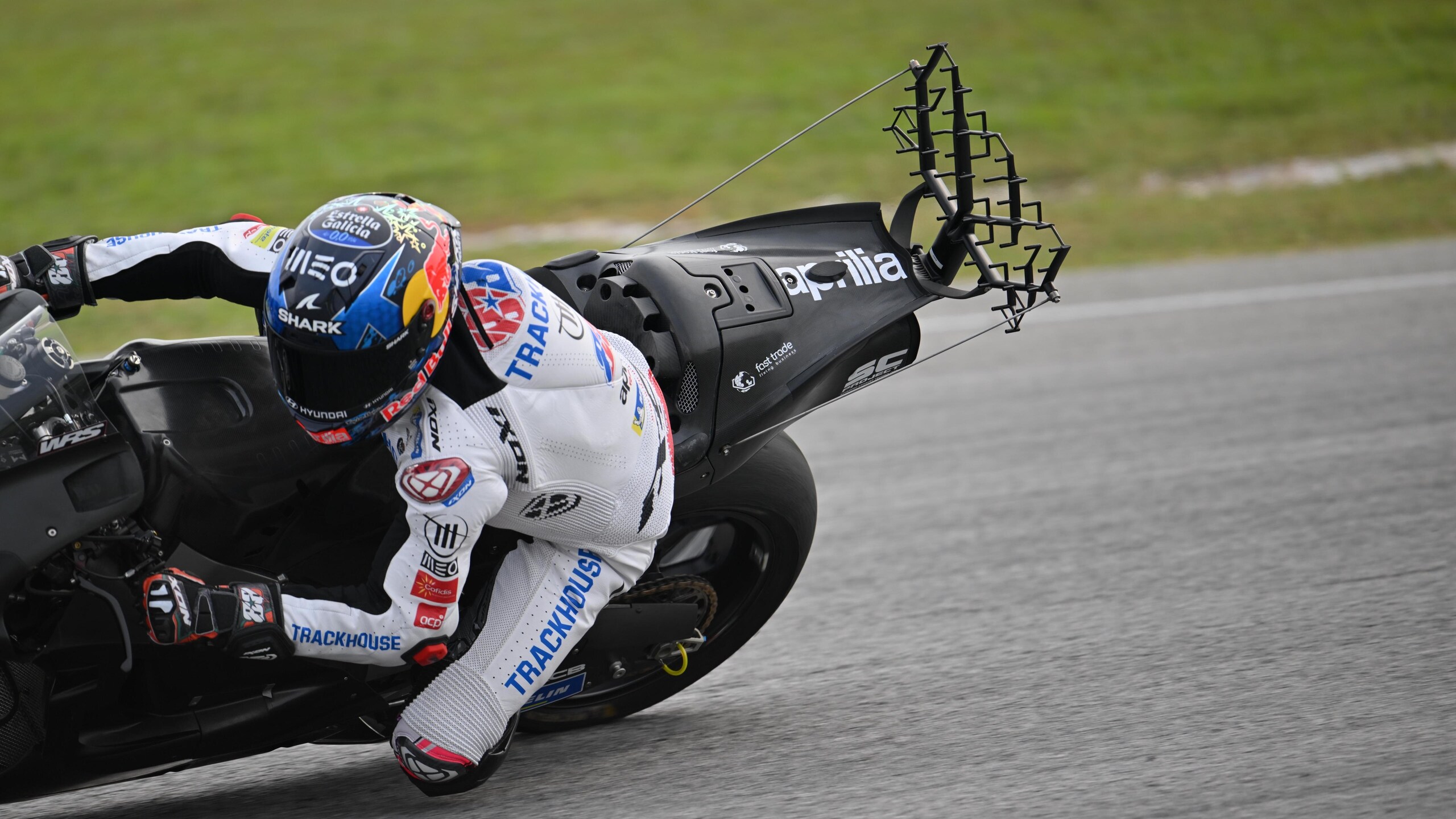 Test Sepang: spuntano le "griglie" sull'Aprilia di Oliveira