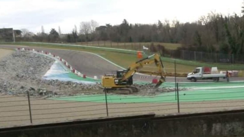 Imola non perdona: via l'asfalto alle Acque Minerali, arriva la ghiaia