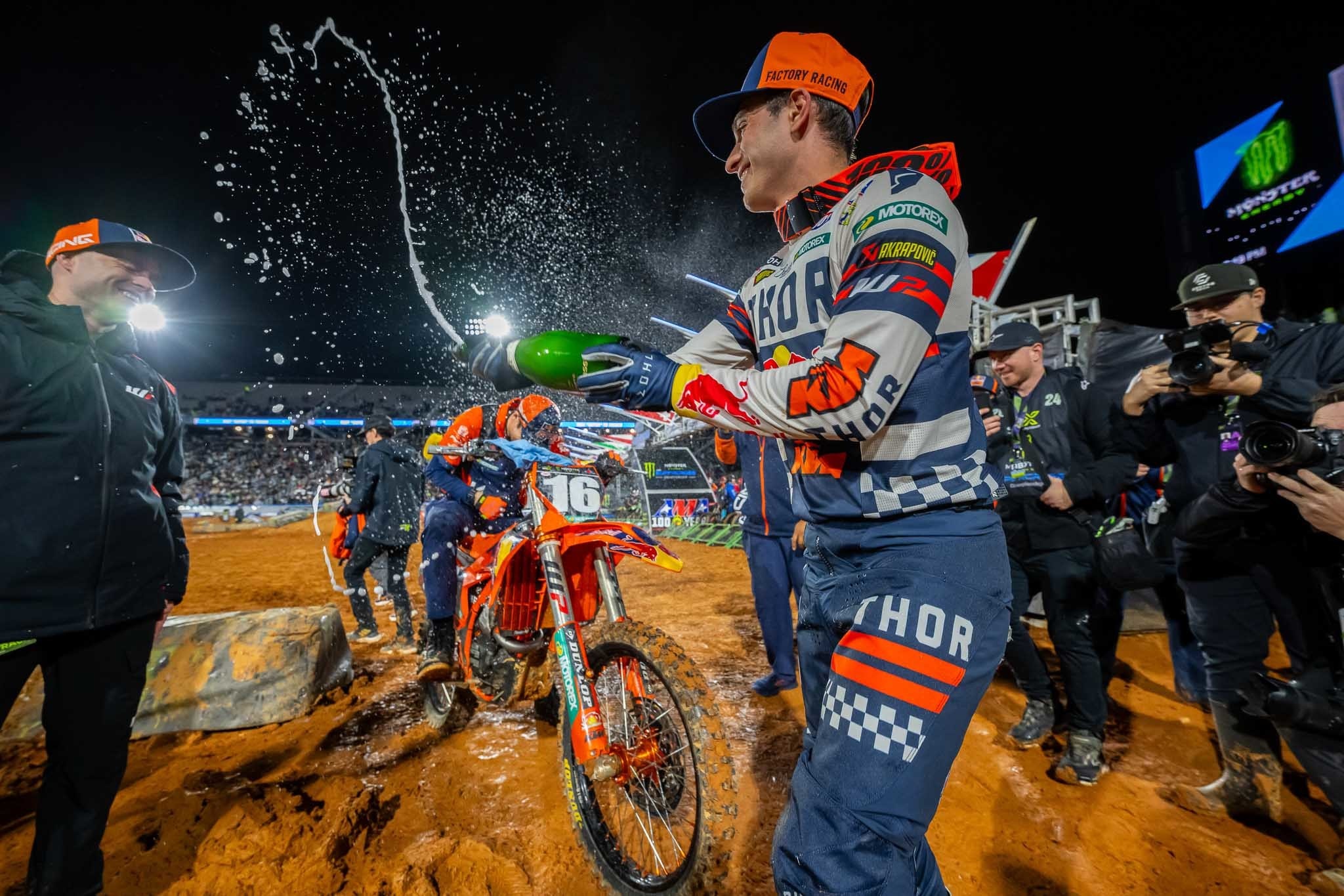 SX250: bis di Vialle in Supercross