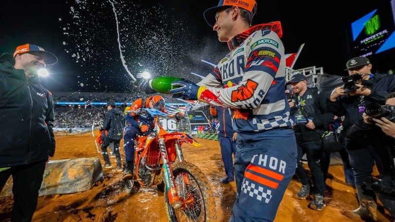 SX250: bis di Vialle in Supercross