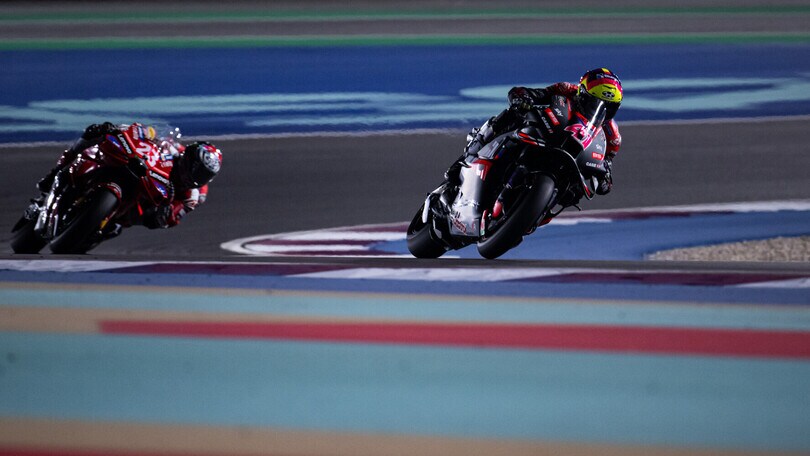 Le Aprilia si sciolgono sul più bello: Aleix e Maverick fermati dalle gomme in Qatar