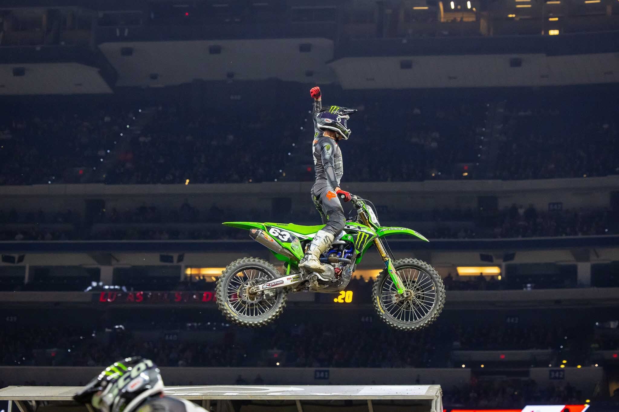 SX250: Mcadoo conquista Indianapolis