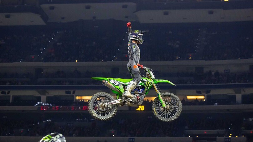 SX250: Mcadoo conquista Indianapolis