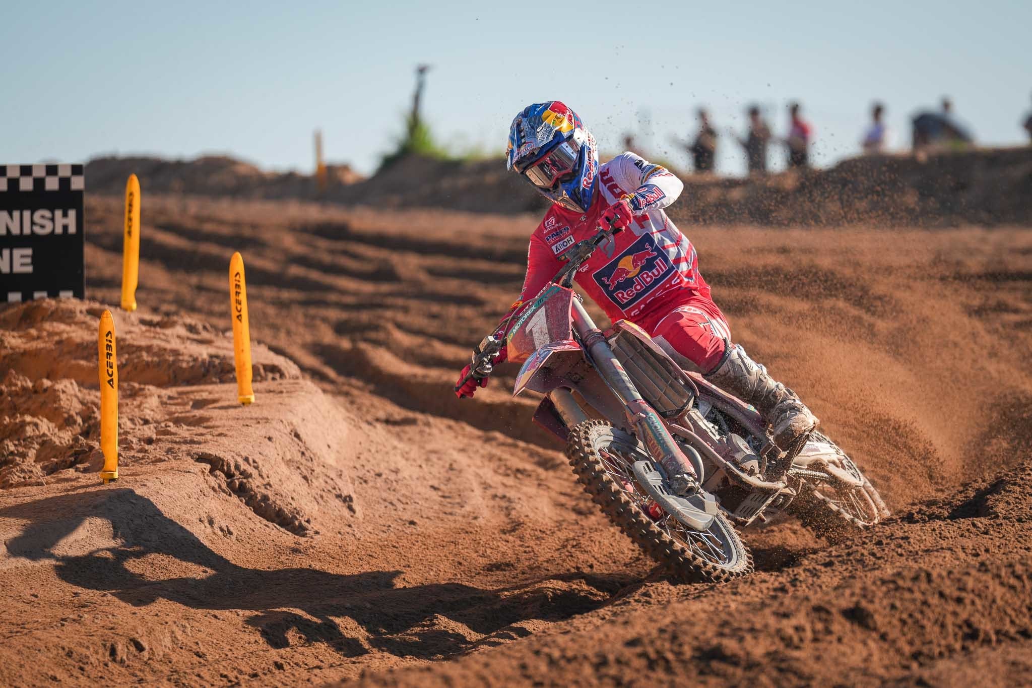 MXGP: implacabile Prado