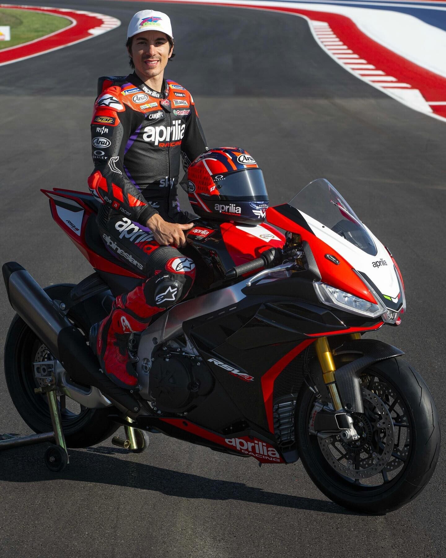 Vinales ed Espargarò presentano RSV4 e Tuono V4 SBK09 Edition