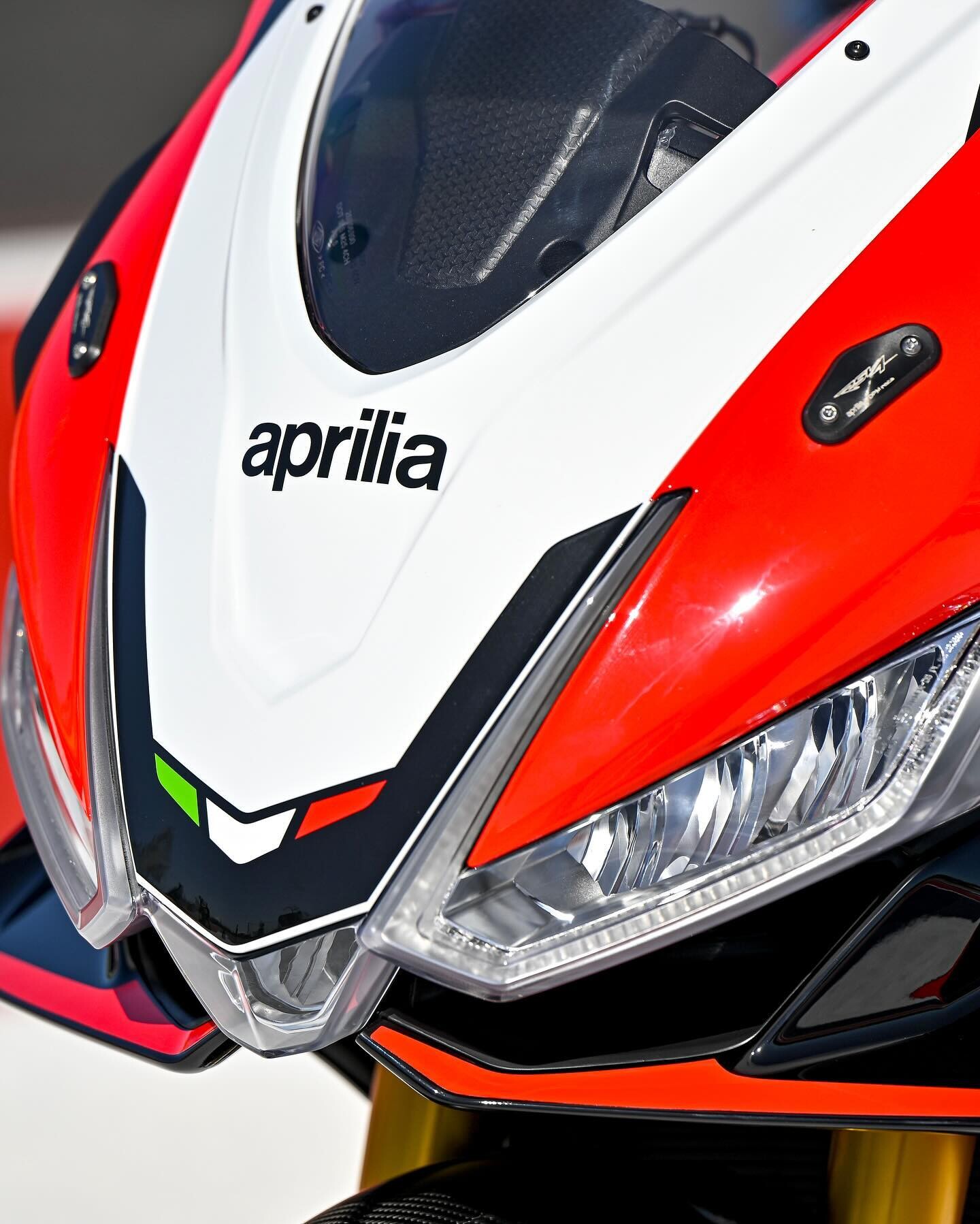Vinales ed Espargarò presentano RSV4 e Tuono V4 SBK09 Edition