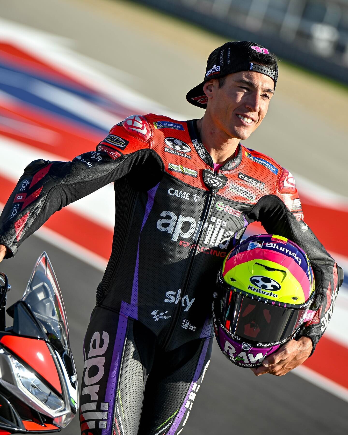 Vinales ed Espargarò presentano RSV4 e Tuono V4 SBK09 Edition