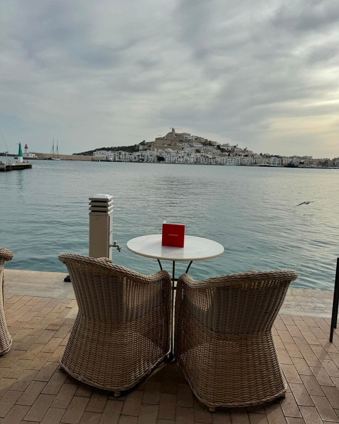 Valentino Rossi, vacanza a Ibiza con Francesca Sofia Novello e Giulietta