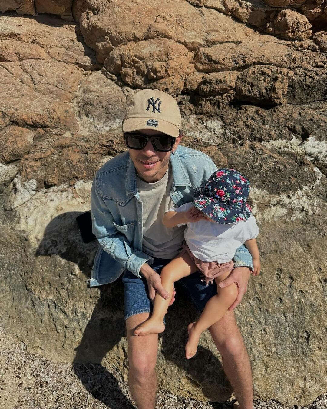Valentino Rossi, vacanza a Ibiza con Francesca Sofia Novello e Giulietta