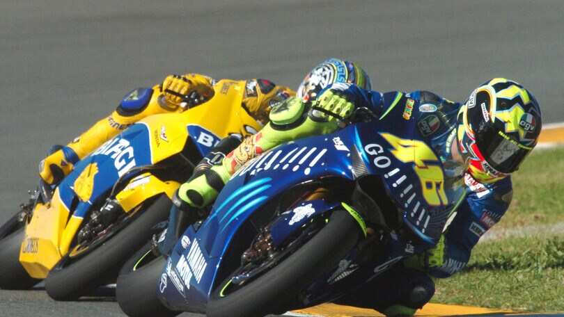 MotoGP, rewind: vent'anni fa la storica vittoria di Valentino Rossi in Yamaha
