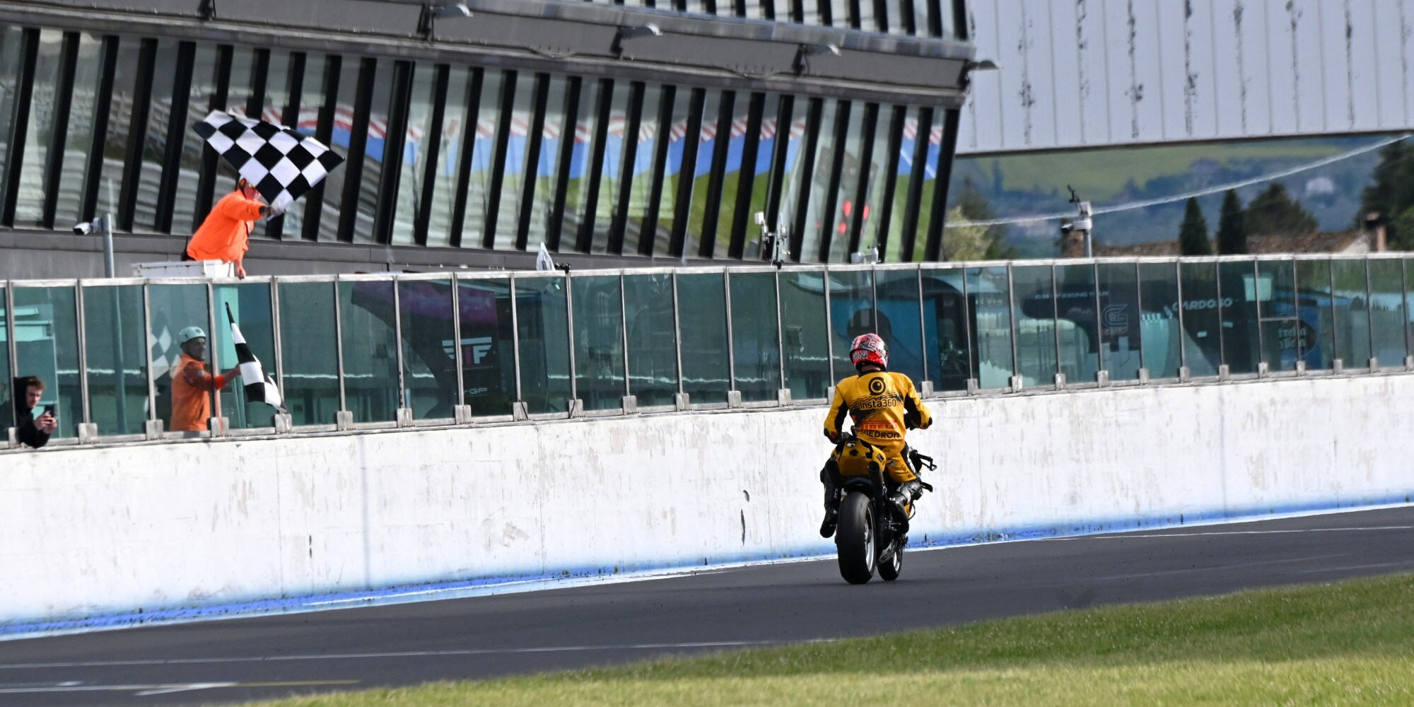 National Trophy 1000: Salvadori vince, Rovelli rimonta dalla P16 ed è secondo