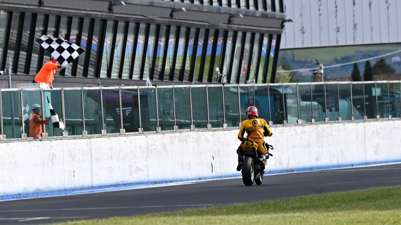 National Trophy 1000: Salvadori vince, Rovelli rimonta dalla P16 ed è secondo