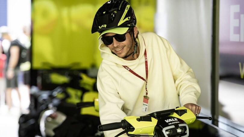 "È arrivato il capo": Rossi a Jerez in visita al suo team