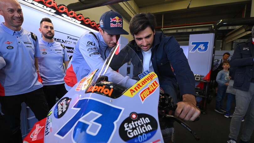 Carlos Sainz e la voglia di guidare una MotoGP: "L'ho già fatto"