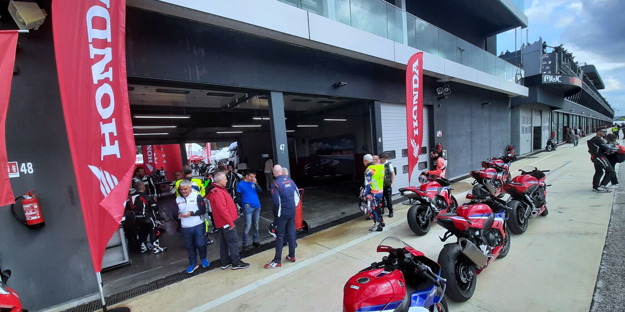 In pista con la Honda CBR1000RR-R Fireblade e la nuova INSTA360 X4