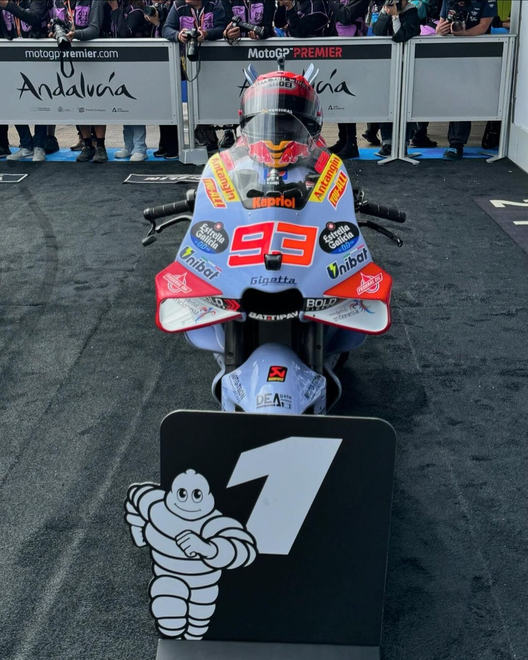 MotoGP: le fidanzate dei piloti che incantano il paddock