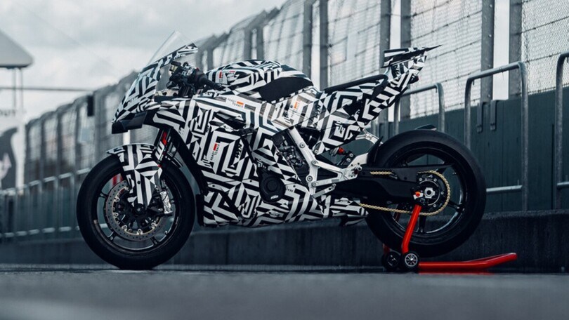 KTM lancia la sfida a Ducati in SSP: ecco la 990 RC R