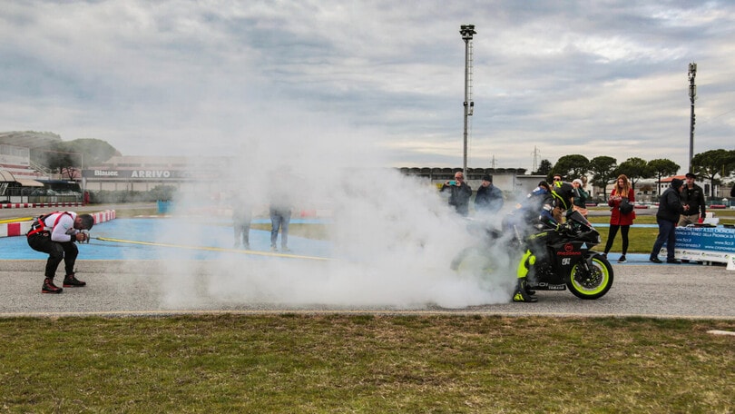 Alex Camera, arriva il docufilm sull'uomo che tratteneva le moto in corsa