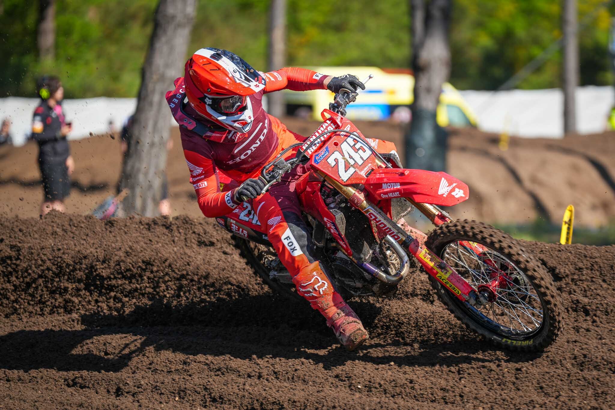 Prove libere MXGP di Galizia: tabelle rosse avanti