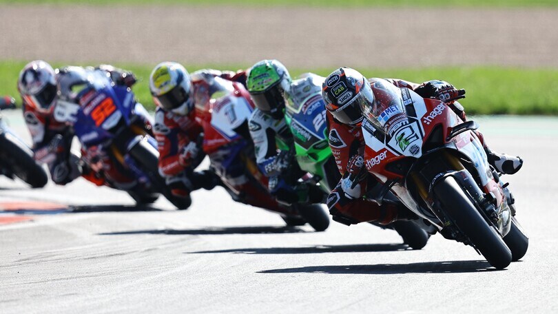 BSB: grandi battaglie a Donington Park, con Irwin sempre più leader