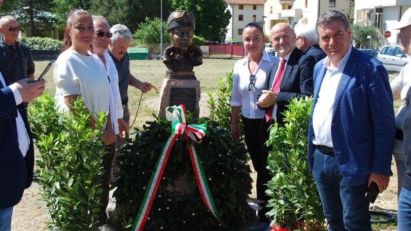 Montecchio celebra il suo campione: inaugurato il monumento dedicato a Grassetti