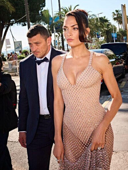 Elodie non lascia spazio all'interpretazione: trasparenze sexy a Cannes
