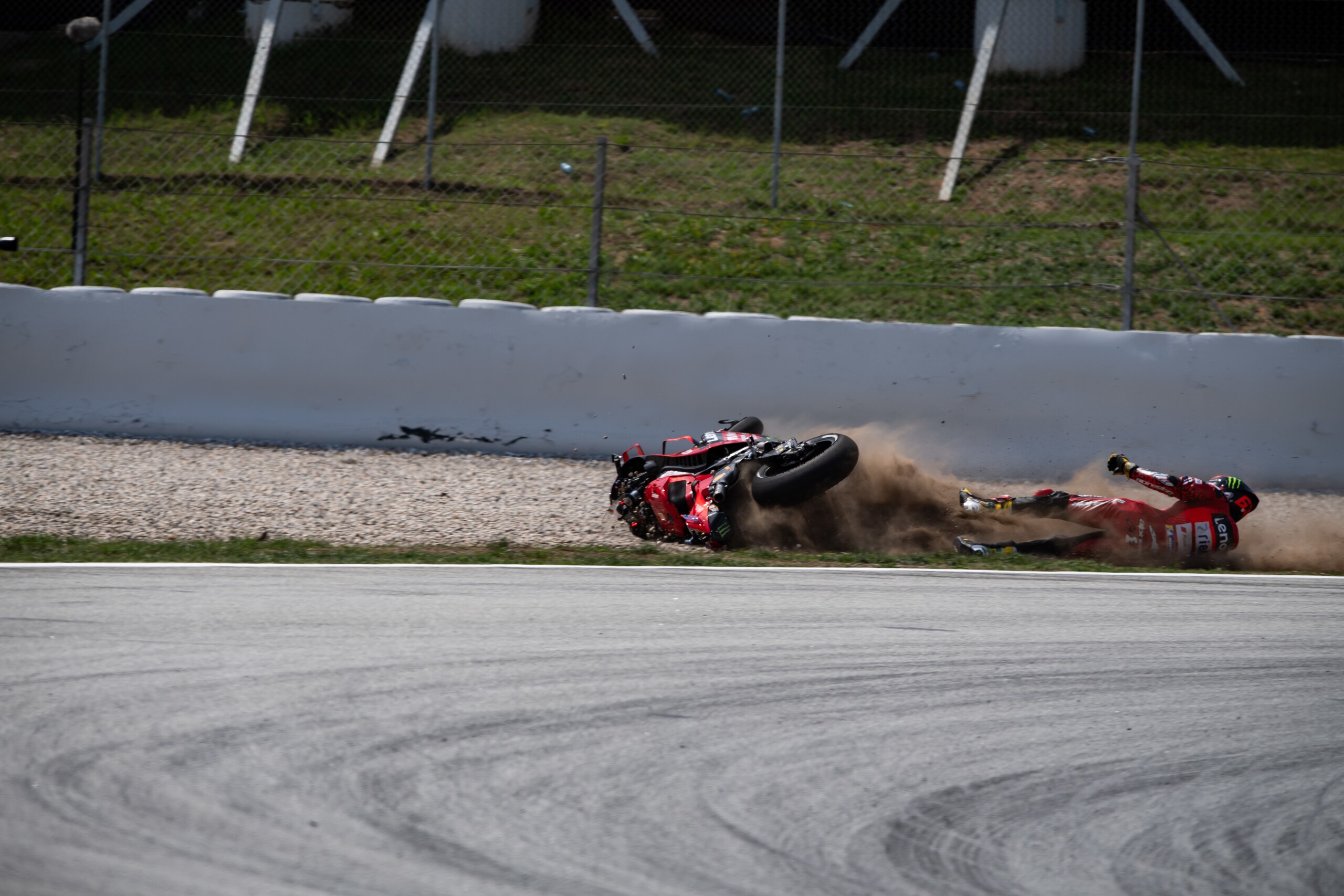 MotoGP, Bagnaia fa il gesto dell'ombrello: ecco il motivo dello sfogo