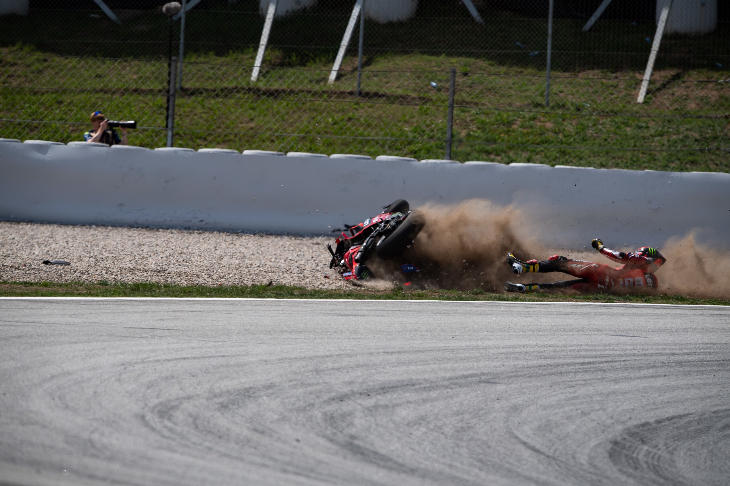 MotoGP, Bagnaia fa il gesto dell'ombrello: ecco il motivo dello sfogo
