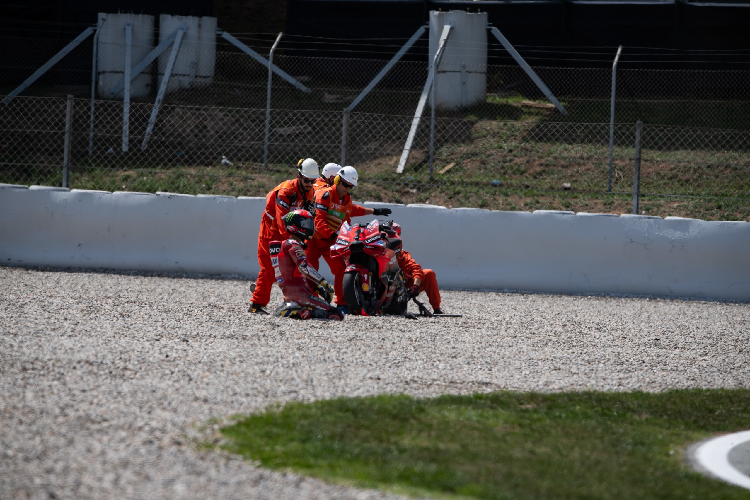 MotoGP, Bagnaia fa il gesto dell'ombrello: ecco il motivo dello sfogo