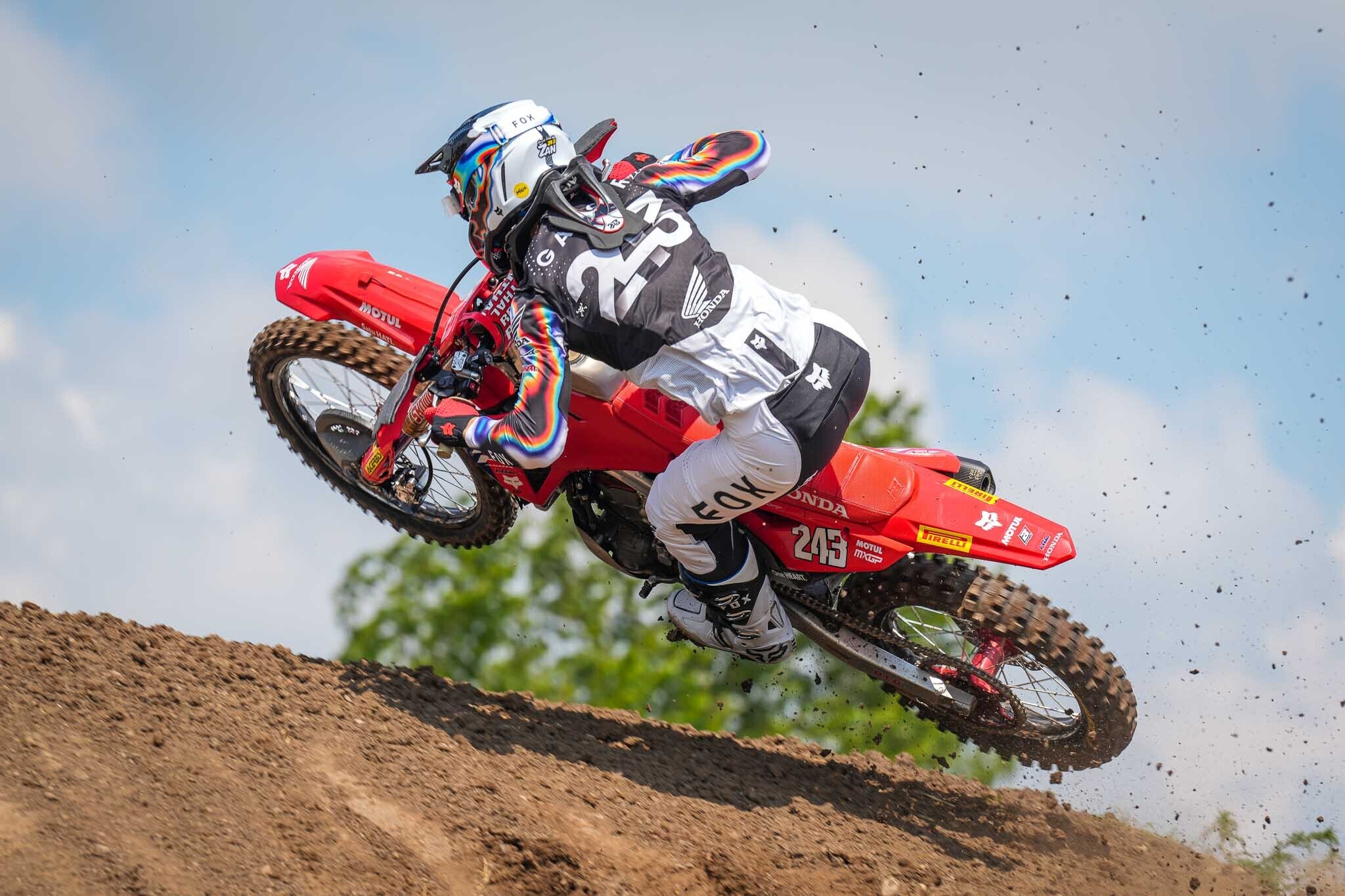 Qualifica MXGP: Gajser vince sotto la pioggia