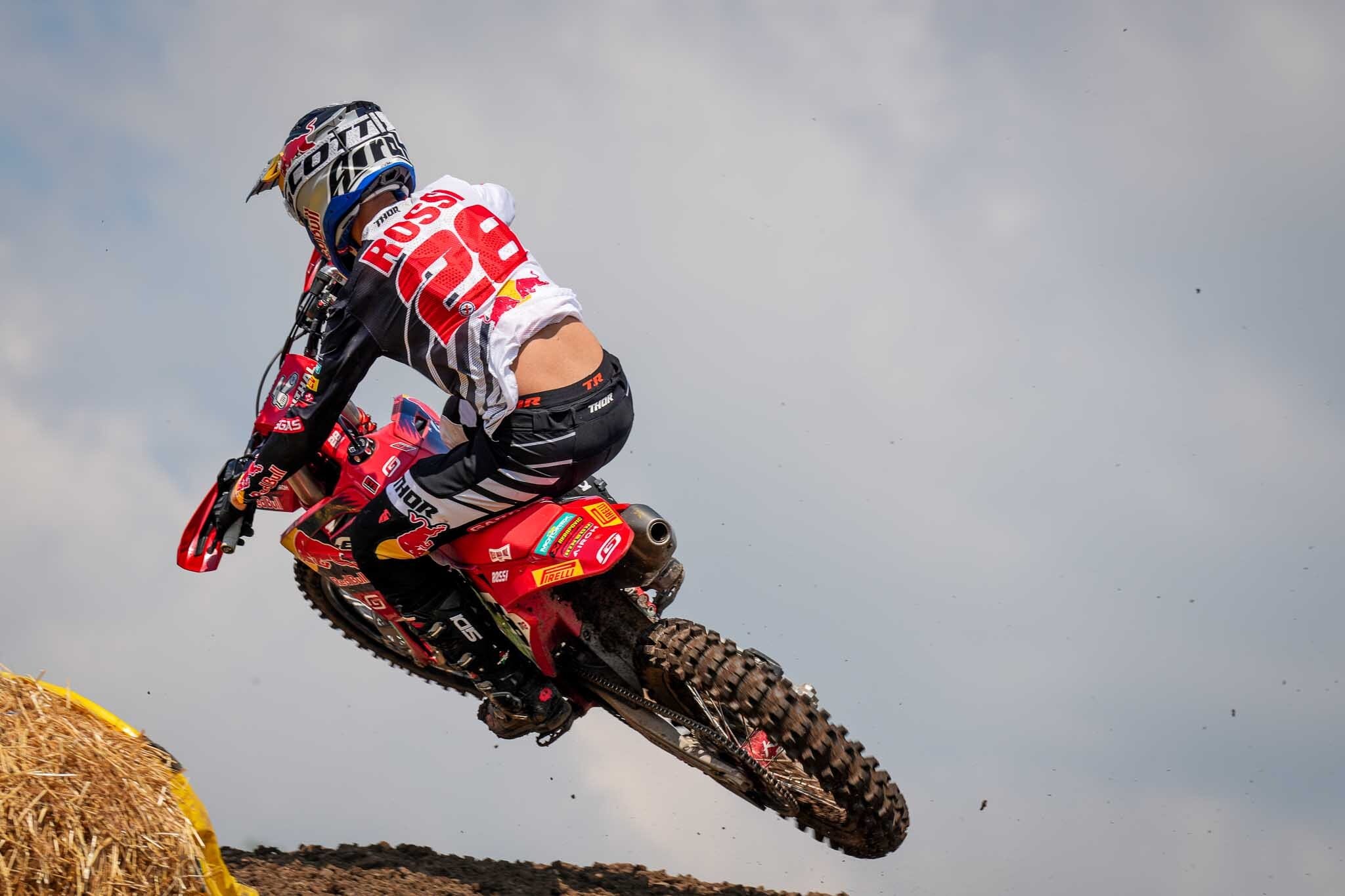 MX2: stagione finita per Rossi