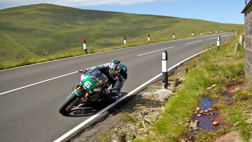 Tourist Trophy: vince ancora Dunlop, bandiera rossa in Supertwin