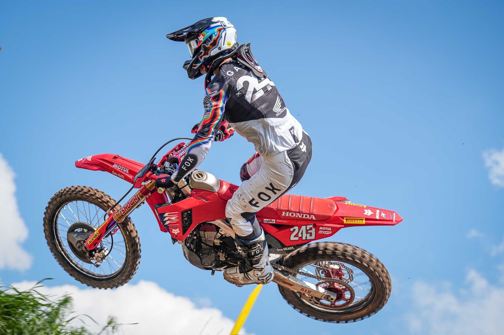Lettonia: Gajser back to back in qualifica