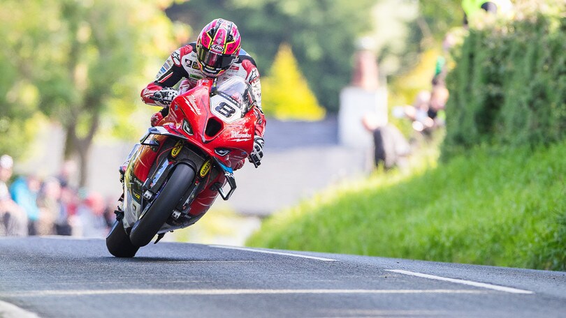 Clamoroso al Senior TT: vittoria di Todd, ritiro per Dunlop e Hickman!