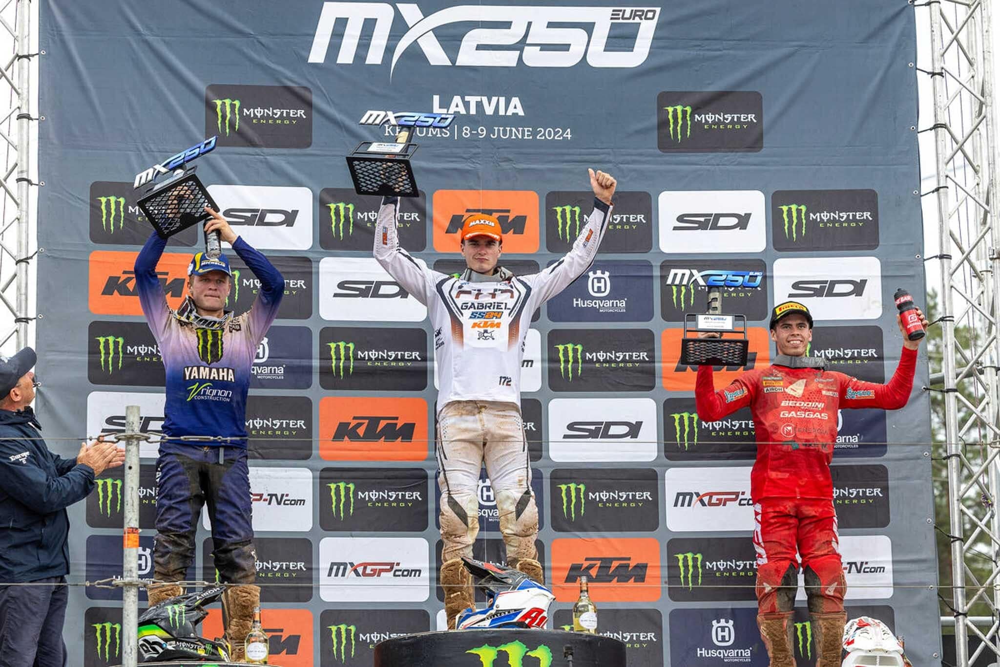 EMX250: spettacolo in pista a Kegums