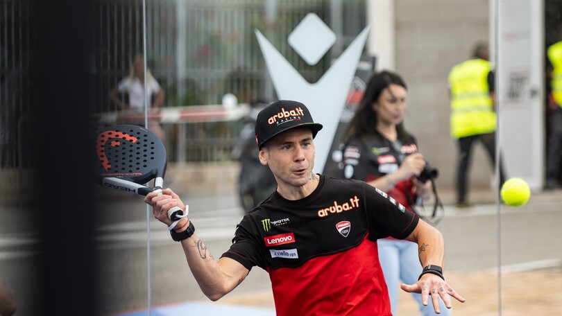 A Bautista la prima vittoria del weekend... sul campo da padel