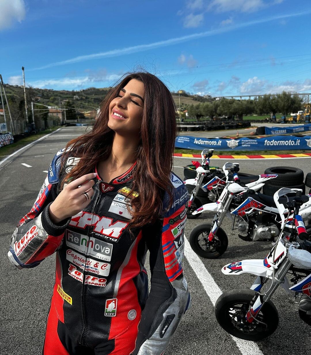 Federica Macciotta, l'ombrellina che fa impazzire MotoGP e SBK