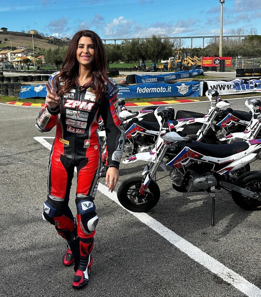 Federica Macciotta, l'ombrellina che fa impazzire MotoGP e SBK