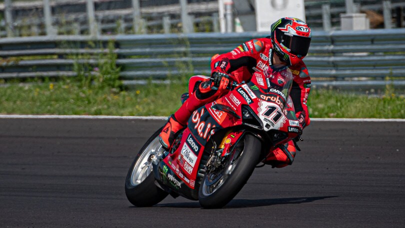 SBK Misano: Bulega domina la FP2, Razgatlioglu il più veloce di giornata