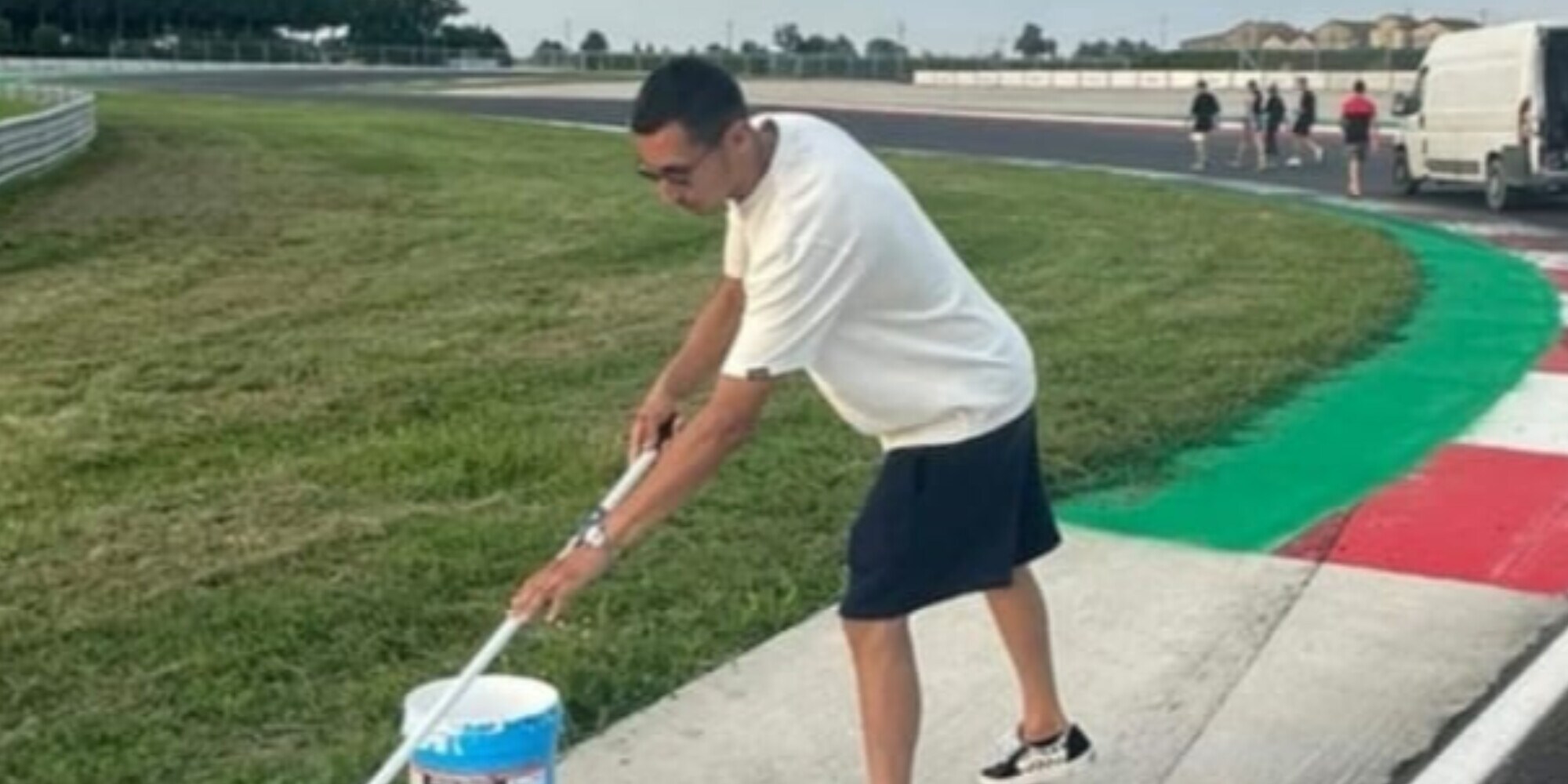 SBK: Razgatlioglu in veste di…imbianchino